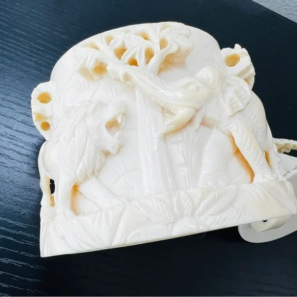 Indian Carved Container Box Animal Motifs and Elephant Finial Signed - Picture 10 of 17